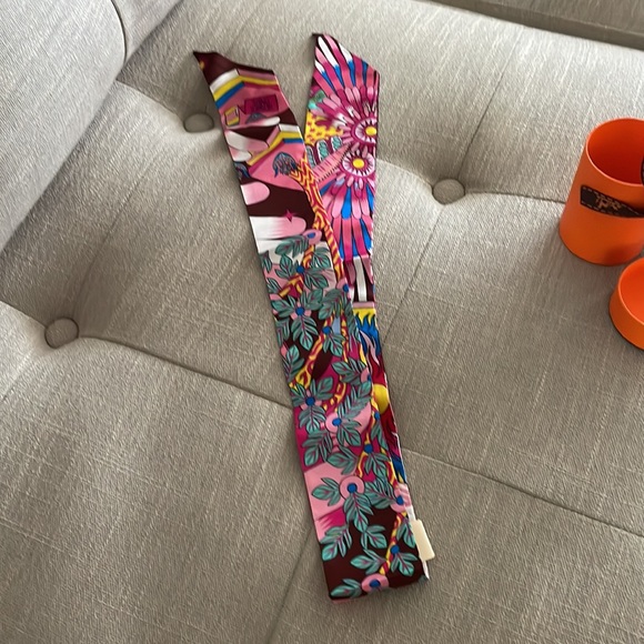 twilly - Picture 2 of 5